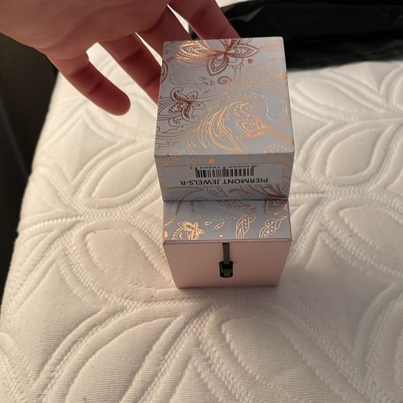 Peermont Jewels Adjustable Ring - Picture 3 of 5